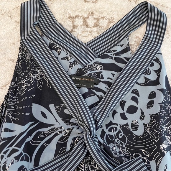 BCBGMaxAzria Blue Printed Sleeveless Wrap Top Size Small - Picture 10 of 15